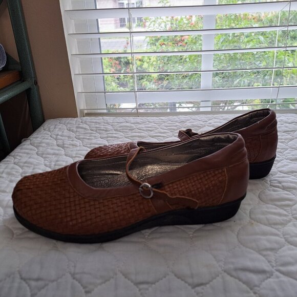 Gravity Defyer Women's 10 Brown Woven Leather Mary Jane Flats FLAW - Picture 4 of 11